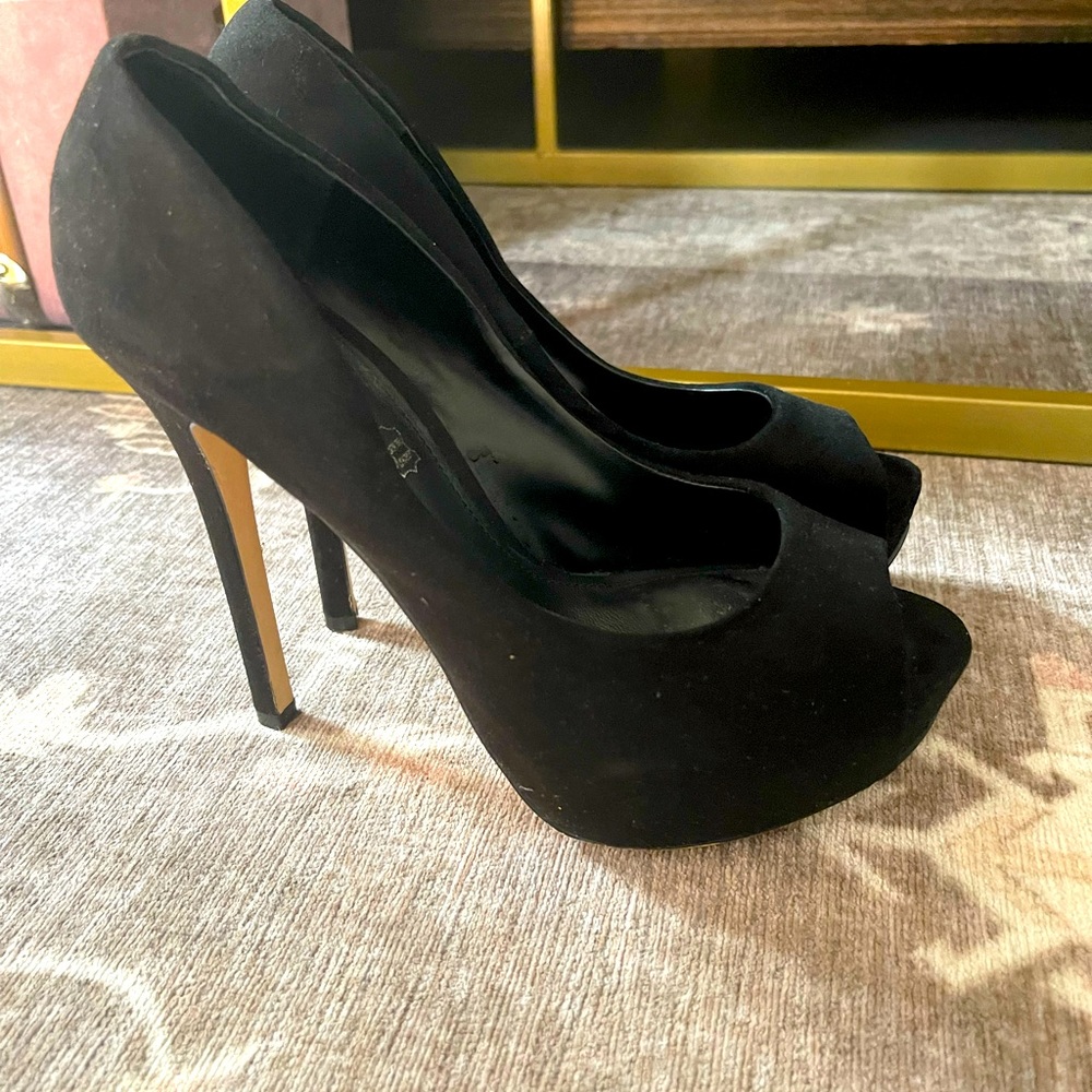 Elegant high heels - 6” heel with platform - size 7